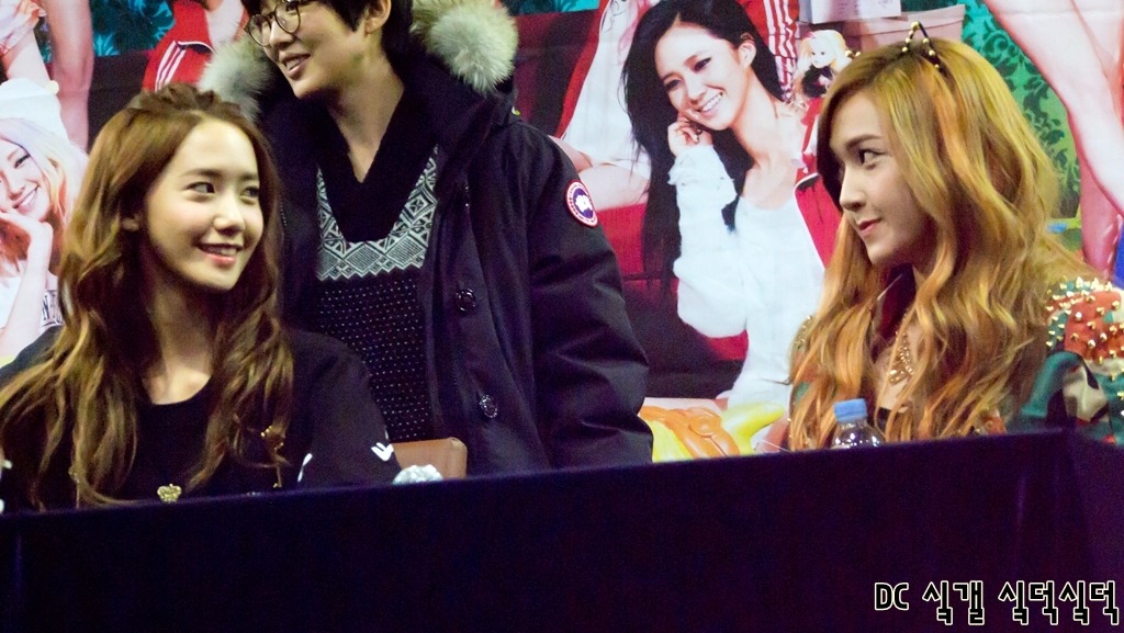 [PIC][26-01-2013]Yuri - SeoHyun - Sunny - YoonA và Jessica xuất hiện tại buổi ký tên cho fan hâm mộ vào tối qua Tumblr_mh802qbDlC1rs68xto1_1280