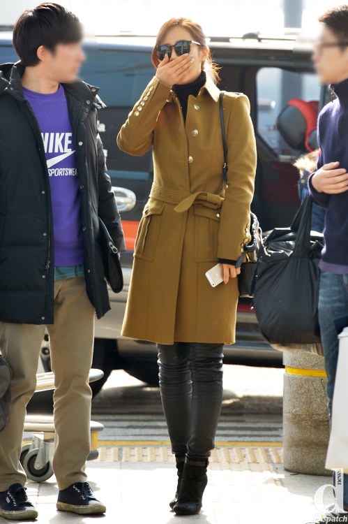 [PIC][03-01-2014]Yuri và Tiffany khởi hành đi Milan - Ý để chụp hình cho Burbery vào sáng nay Tumblr_myt83nCbwU1sewbc1o1_500