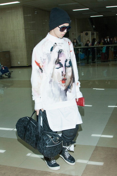 [25/4/2013] G Dragon ở sân bay Gimpo từ Nhật trở về Hàn Tumblr_mlsxg1kf6P1qzjb8ko5_400