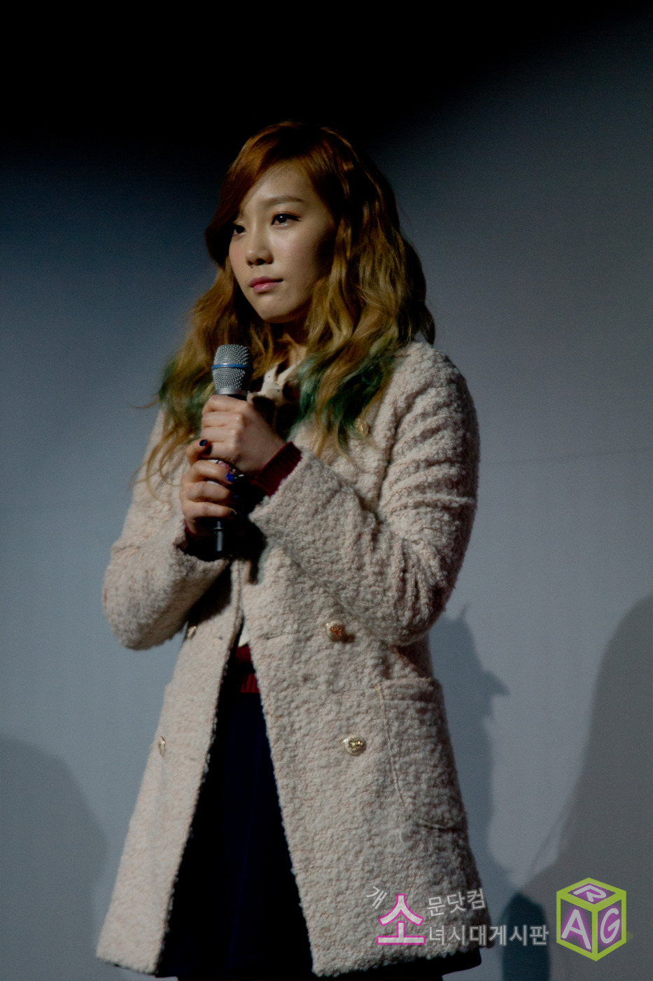 [PIC][05-01-2013]Hình ảnh mới nhất của SNSD tại "V-concert " Tumblr_mg8tgrxNiN1rs68xto4_1280