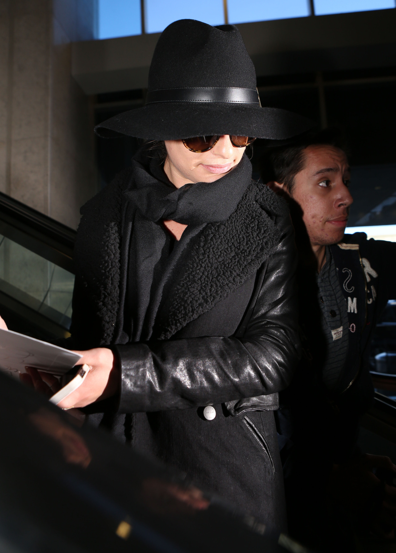 Lea Michele llegando al Aereopuerto de Los Ángeles (LAX) Tumblr_mxb5ltry4L1ql1znmo4_r1_1280