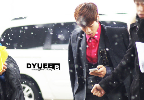 121207 Jonghyun @ Icheon Airport yendo a Singapur Tumblr_meo18yhMdj1qdws1jo1_500