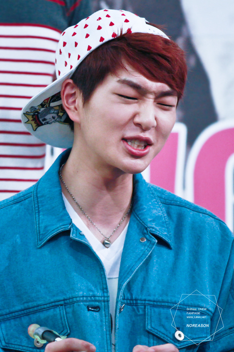 130512 Onew @ "Why So Serious" Fansigning #9: Yongdeungpo Tumblr_mn5nyfHUOG1r8fs1io1_1280