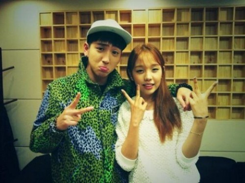 [130617] La photo amicale de Baek Ahyeon avec Baro, "a Good Boy" (un bon garçon). Tumblr_moijlc8vgs1qj3aq2o1_500