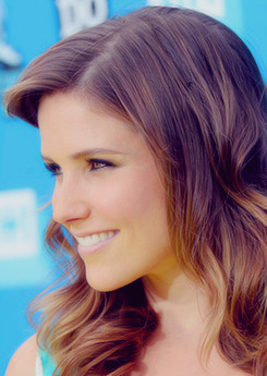 Sophia Bush        Tumblr_mqugp4WZEh1rq8zmzo1_250