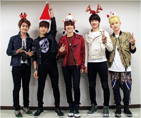 [IMG/271212] Saludos de Navidad por SHINee Tumblr_mfoft60IHh1qdtvhxo1_500