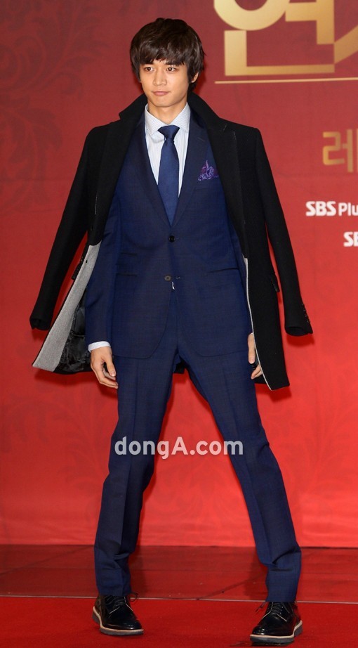 121231 Minho @ 2012 SBS Drama Awards Tumblr_mfwjfhQAZu1rsplwwo1_1280