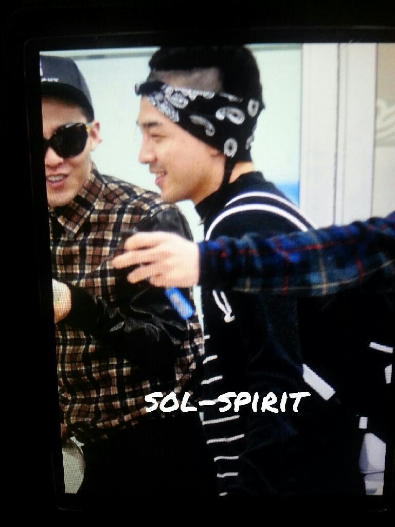 [29/4/2013][Pho] GD, Taeyang ở sân bay Gimpo trở về từ Osaka Tumblr_mm0t5wg99z1qjyoa0o2_1280