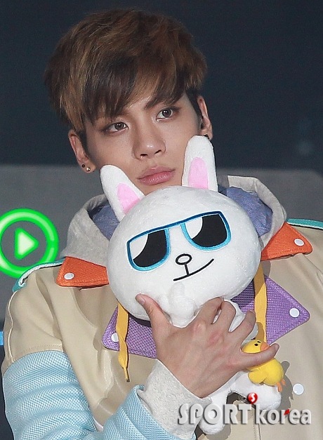 130220 Jonghyun @ Comeback show Tumblr_miiprdS5hL1r36tcgo1_500