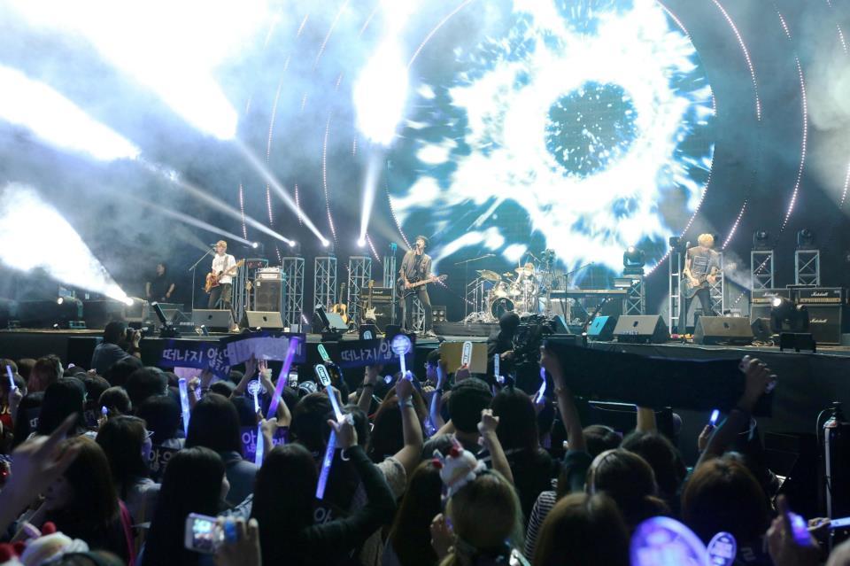 [Concert] BLUE MOON Live in Hong Kong (10&11.05.2013) Tumblr_mmnfet5BLL1rgxfbio3_1280