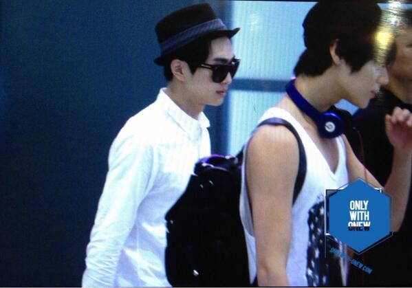 130828 SHINee (sin Minho) @ Aeropuerto de Incheon desde Singapur Tumblr_ms7t4sxtv71r8fs1io1_1280