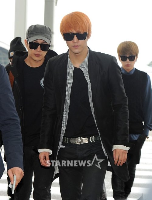 [PICS] [20.04.13] Dongwoon @ Incheon Airport to Taiwan Tumblr_mlj727oAPD1qzjehuo1_500