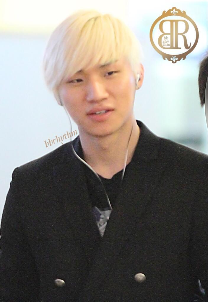 [30/3/13][Pho] Daesung tại sân bay Gimpo đến Nhật (28/3) Tumblr_mkexrqLj8A1qjyoa0o2_1280