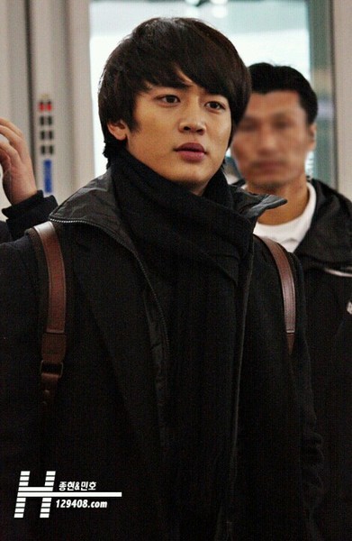 121207 Minho @ Icheon Airport yendo a Singapur Tumblr_menzlxrCUi1qdws1jo1_400