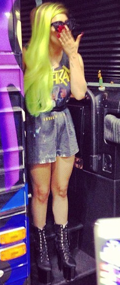 Gaga gets neon weave ready as she greets fans at the born brave bus Tumblr_mhtt9ysCta1r3sf9do2_400