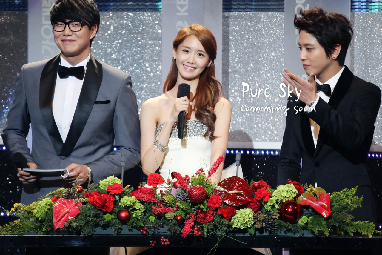 [PIC][28-12-2012]Hình ảnh mới nhất từ Đại nhạc hội "KBS Gayo Daechukje" của MC YoonA được diễn ra vào tối nay - Page 2 Tumblr_mfxes16I8v1r2xhr2o1_1280