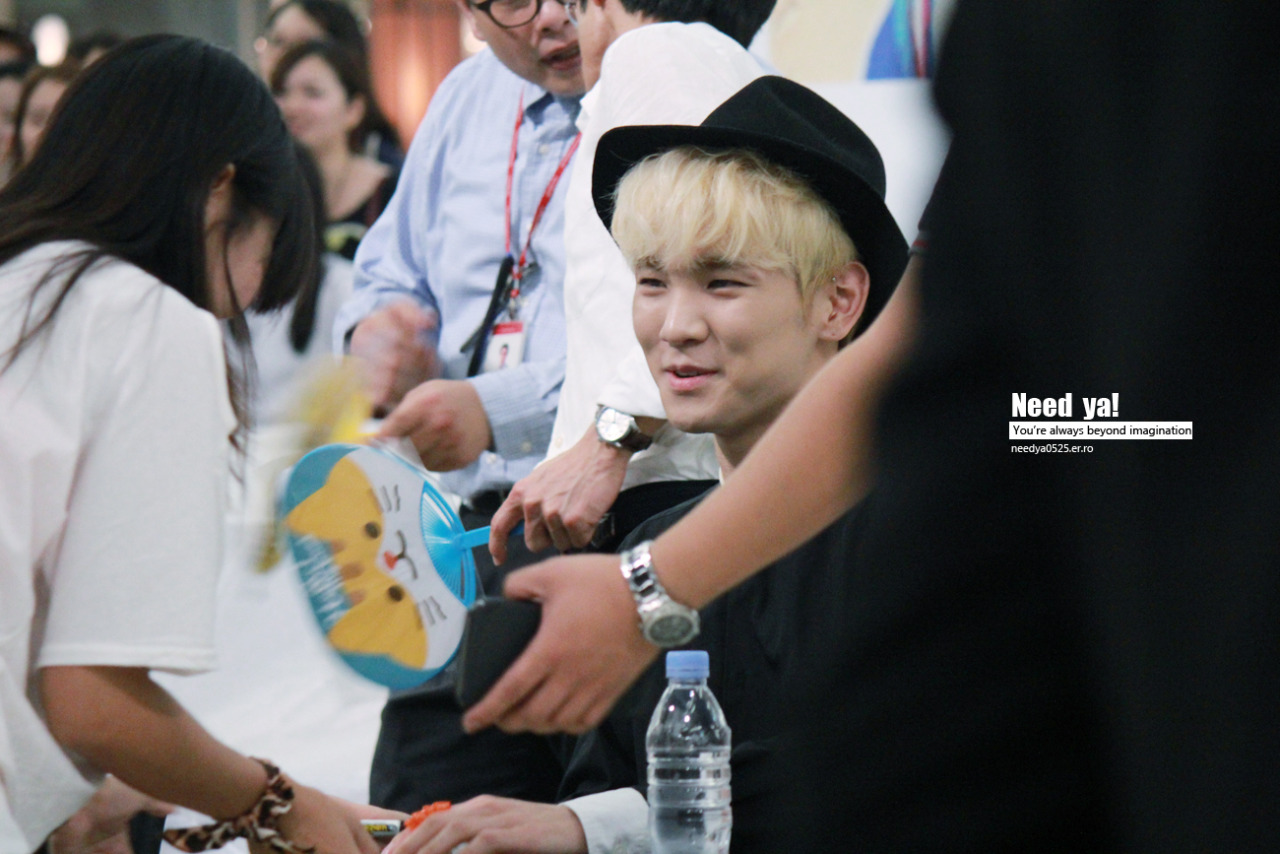 130822 Key @ Fansign de "The misconceptions of us" en Yeongdeungpo Times Square Tumblr_mrz17qiLj51r5kb7po1_1280