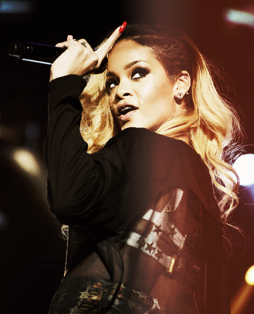 Diamonds World Tour España >> Barcelona (01/06/13) - Página 19 Tumblr_mnnhup3rXW1s8cyxjo1_500