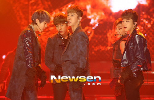 NEWS-PIC| صور B.A.P الرسمية في Show Champion بتاريخ 20 MAR Tumblr_mjyifudqYN1rnkj5ho1_500