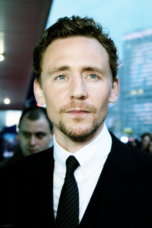 Kedvenc képeink Tom Hiddlestonról No. 1. - Page 11 Tumblr_mhnmz4L9eE1rxgieco1_500