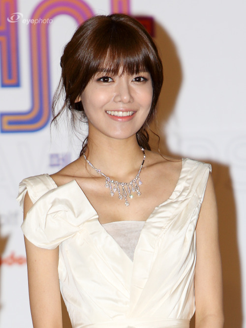 [PIC][30-12-2012]Hình ảnh mới nhất của MC SooYoung tại "2012 SBS Entertainment Awards" tối nay - Page 2 Tumblr_mfxp6fUaeZ1rs68xto2_500