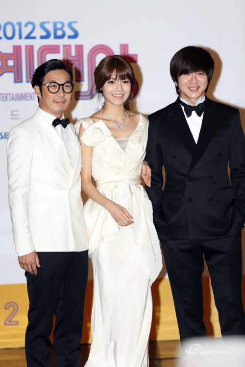 [PIC][30-12-2012]Hình ảnh mới nhất của MC SooYoung tại "2012 SBS Entertainment Awards" tối nay - Page 2 Tumblr_mfxp9ge0QD1rs68xto1_500