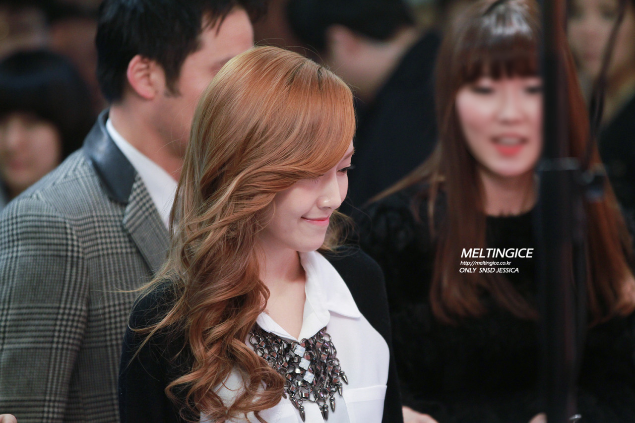 [PIC][12-02-2013]Jessica xuất hiện tại sự kiện "Banila Co Beauty Talk" vào chiều nay - Page 5 Tumblr_mid9gpOYm01rs68xto2_1280