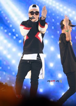 [11/8/13][PhoHD/Vid] Taeyang tại đêm diễn a-nation Tumblr_mrhlxyGzRL1qzjb8ko8_250