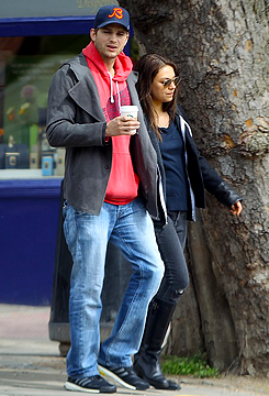 Mila Kunis and Ashton Kutcher. Tumblr_mn1bgpQQ7c1r9wv9ro4_250