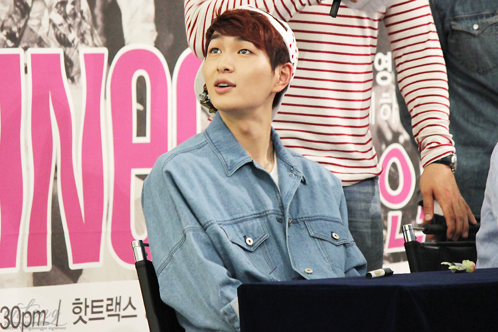 130512 Onew @ "Why So Serious" Fansigning #9: Yongdeungpo Tumblr_mn2vs42E9g1r8fs1io1_1280