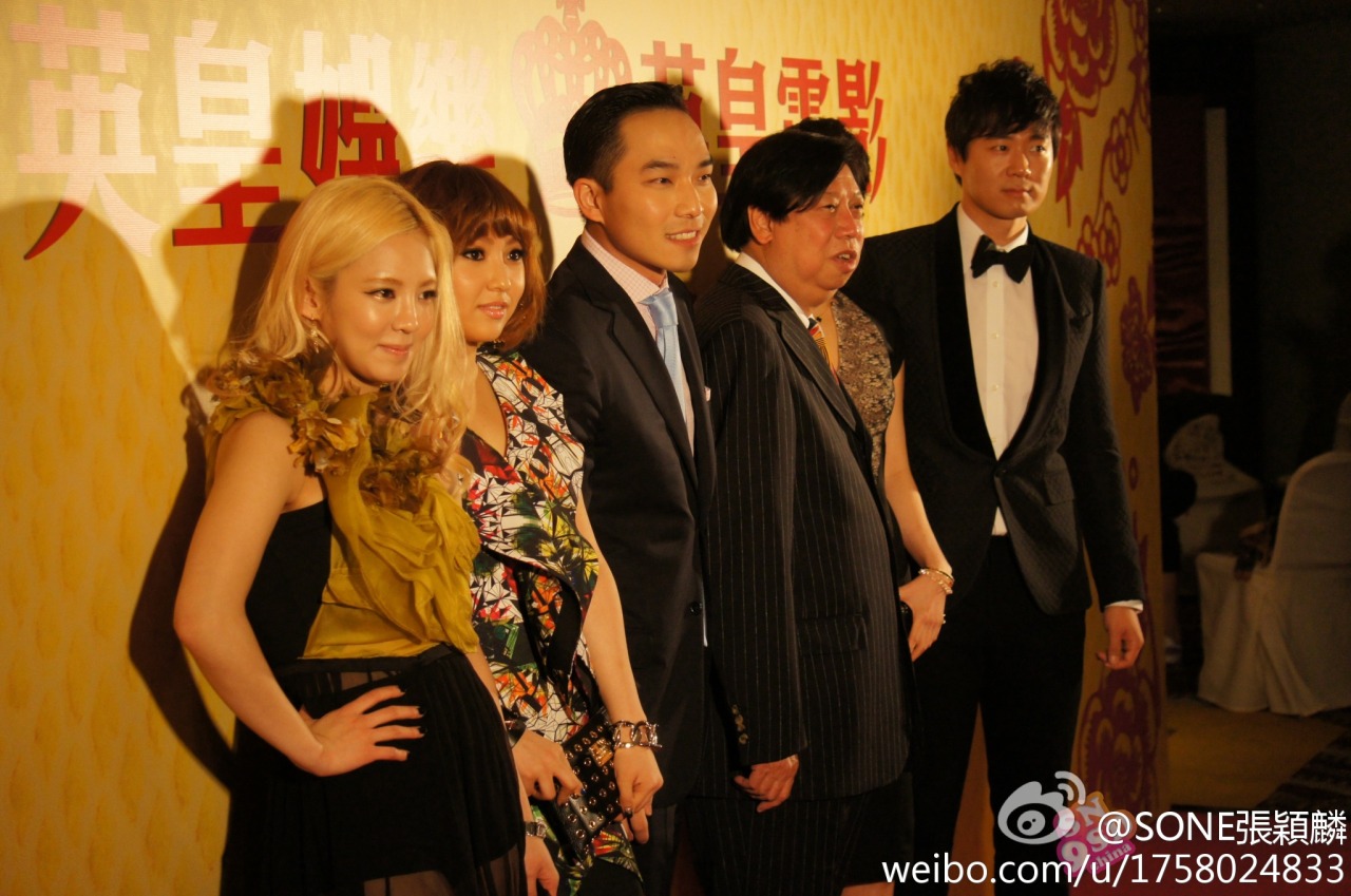 [PIC][24-03-2013]Selca mới của HyoYeon, MissA Min, Han Ga In, Gill(Chung Hân Đồng) và Tyler Kwon Tumblr_mjrkj4xP521rs68xto3_1280