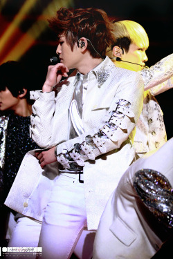 121231/130101 Onew @ MBC Gayo Daejun Tumblr_mfydldCLyM1qdtvhxo4_250