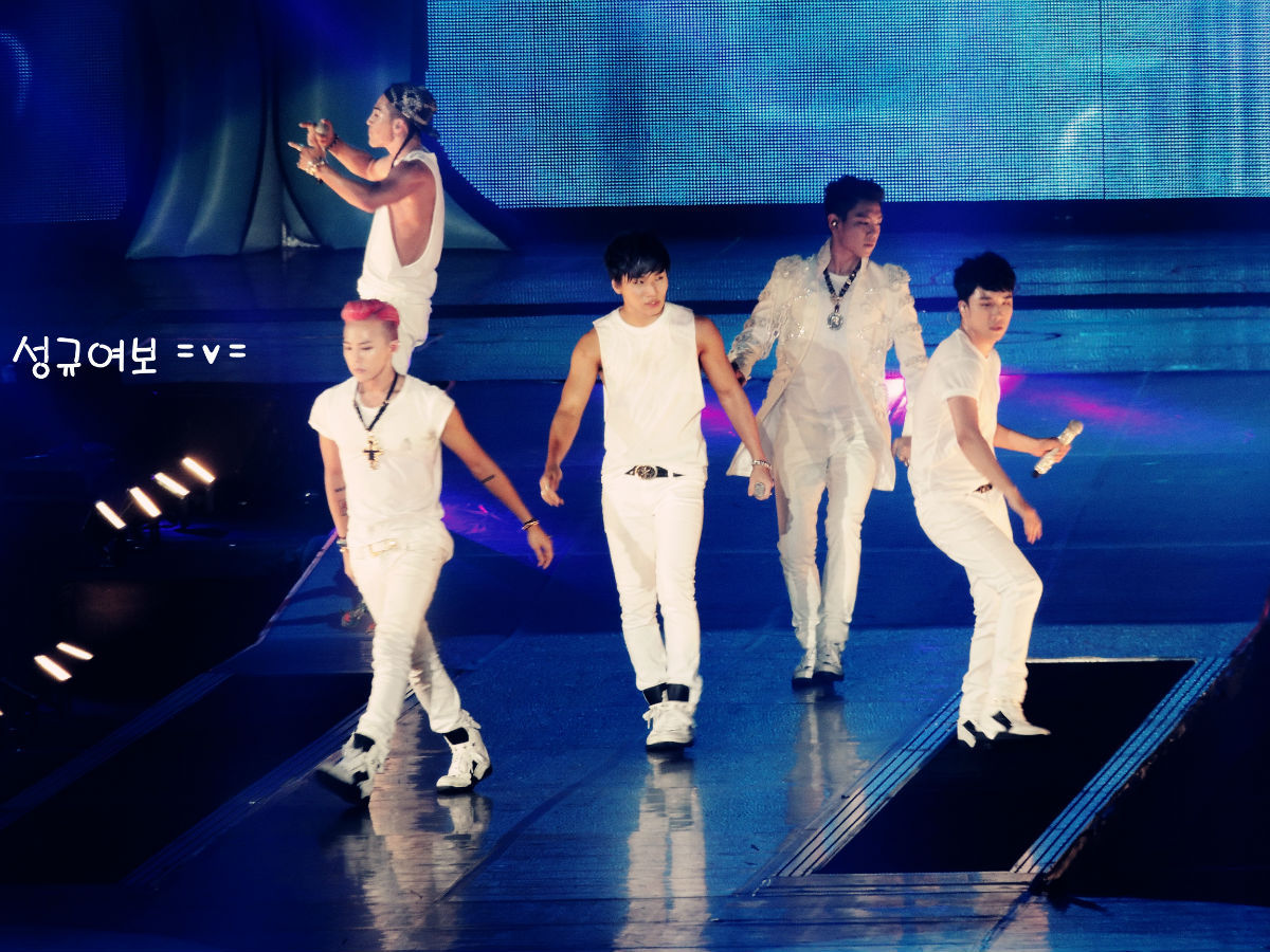 [PhoHD] ALIVE Tour 2012 ở Hồng Kông (8-9-10/12/2012) Tumblr_meqqc38K2n1rhpiaho5_1280