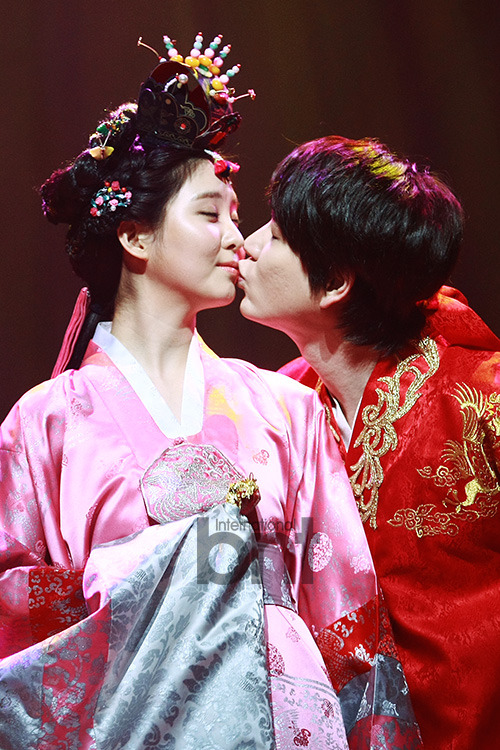 [OTHER][04-12-2013]Hình ảnh mới nhất từ vở nhạc kịch "The moon that embraces the sun" của SeoHyun Tumblr_mzosmnEzoD1sewbc1o4_500