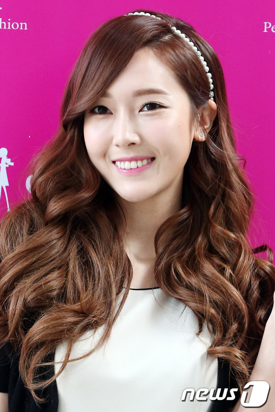 [PIC][04-04-2014]Jessica tham dự buổi fansign cho thương hiệu "SOUP" vào trưa nay Tumblr_n3hufi7AL21sewbc1o2_1280