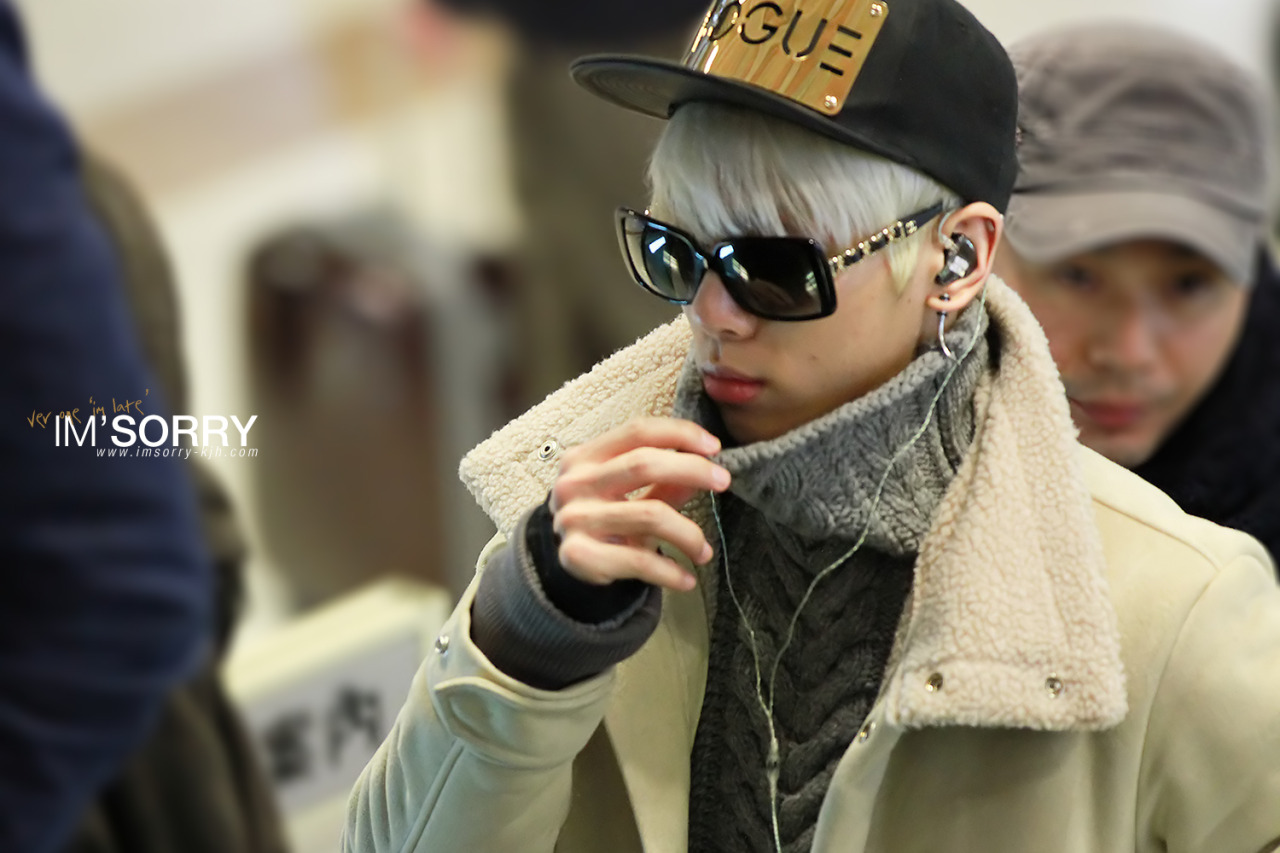 131224 Jonghyun @ Gimpo Airport rumbo a Japón Tumblr_myb10gag8B1qzk8j4o1_1280