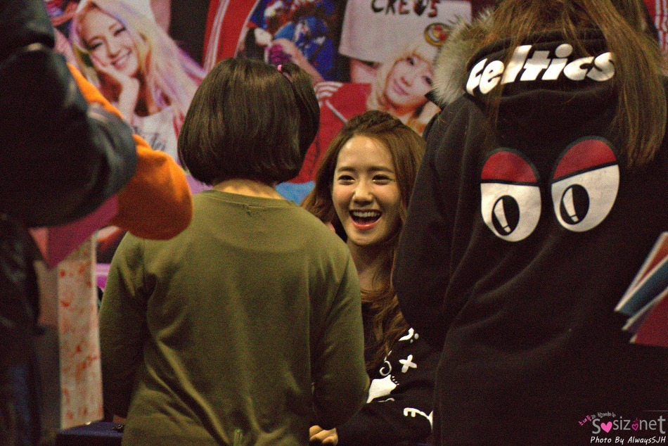 [PIC][26-01-2013]Yuri - SeoHyun - Sunny - YoonA và Jessica xuất hiện tại buổi ký tên cho fan hâm mộ vào tối qua Tumblr_mh70yiQpuk1rs68xto1_1280