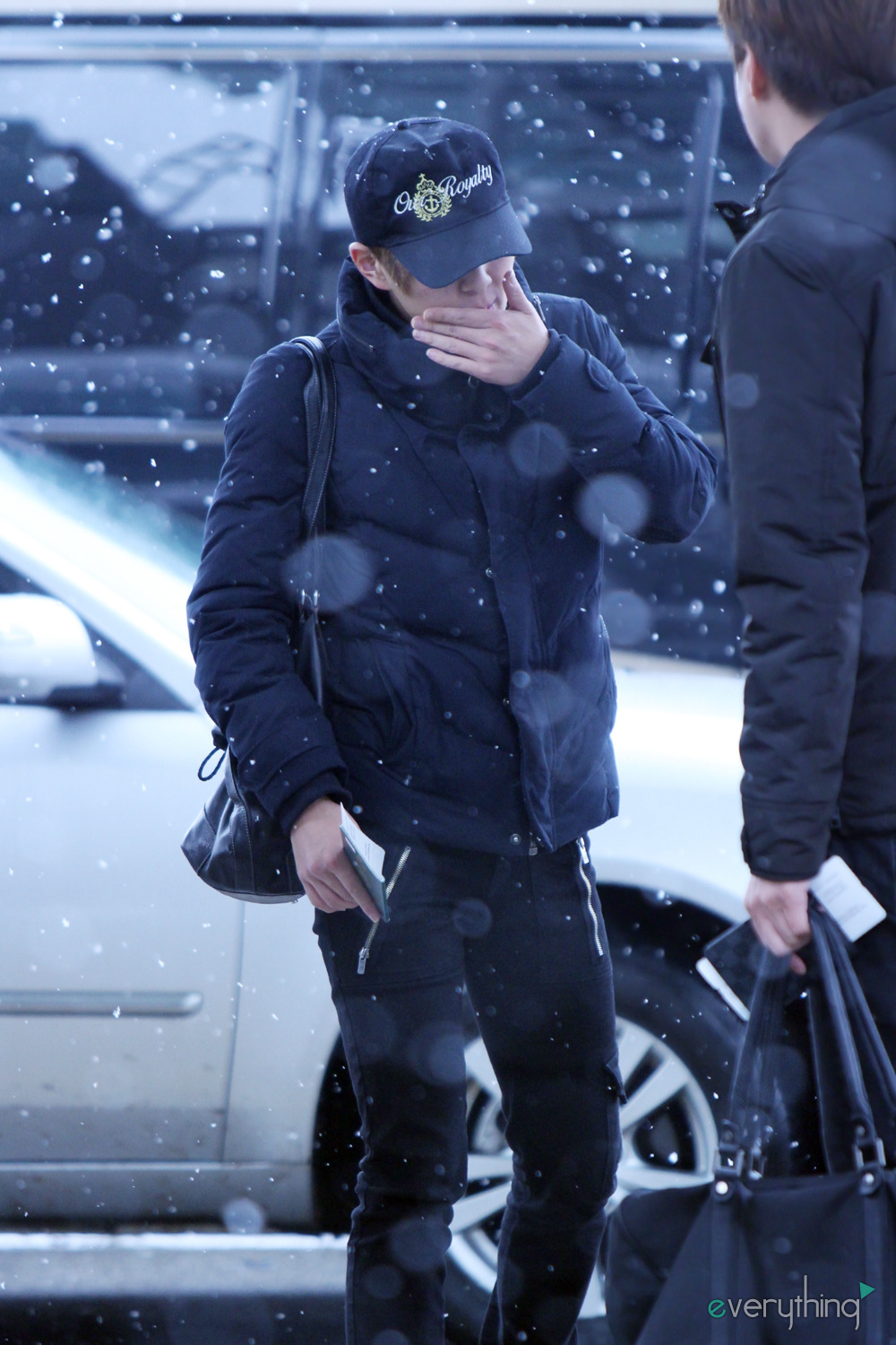 121207 Onew @ Icheon Airport yendo a Singapur Tumblr_menzf89PCV1qdws1jo3_1280