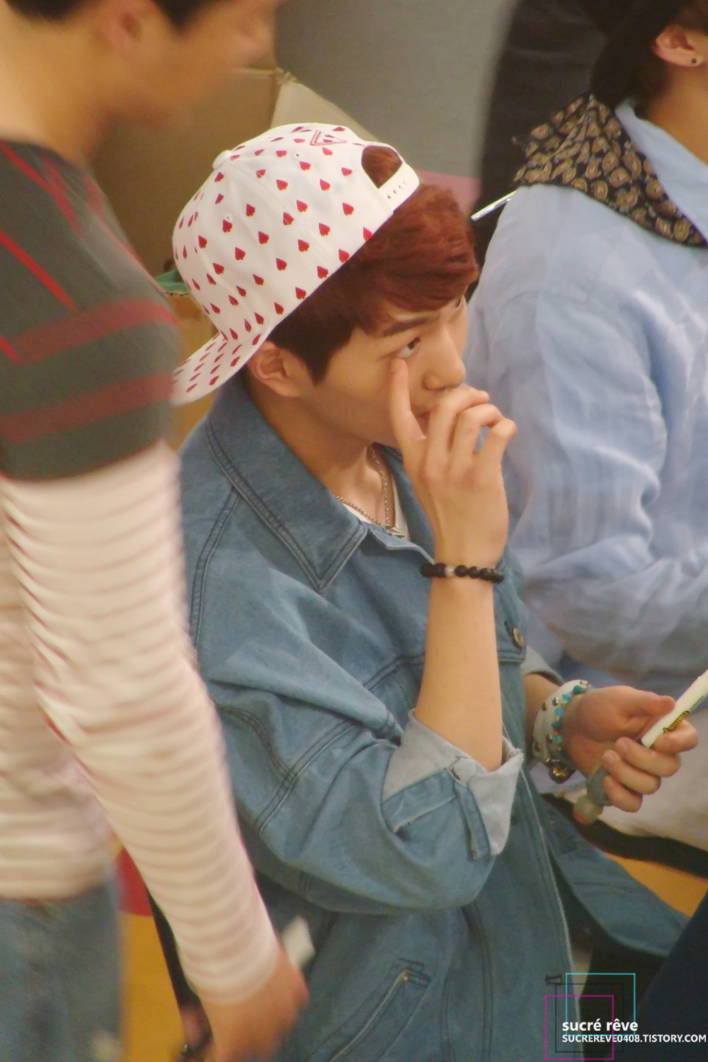 130512 Onew @ "Why So Serious" Fansigning #9: Yongdeungpo Tumblr_mmsmgwDpDT1r8fs1io1_1280