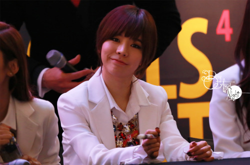 [140314] Sunny —  Fansign en IFC Mal Tumblr_n2fkikeuhp1sewbc1o1_500