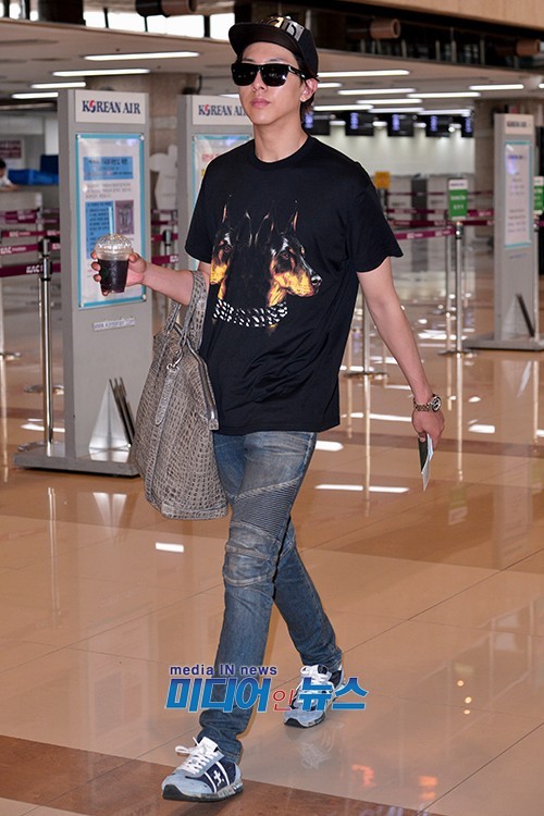 [Photos] CNBLUE a l'aéroport de Gimpo (03.07.13) Tumblr_mpetssGzQg1qdhf3po4_500