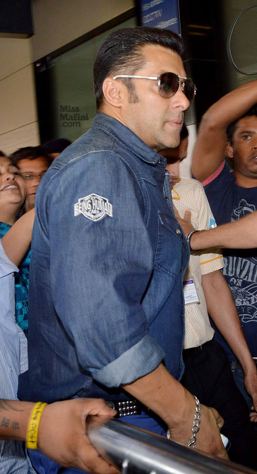 Salman Khan at Mumbai Airport leaving for Dubai for CCL 3 !! Tumblr_minffdHk7j1qctnzso5_r1_1280