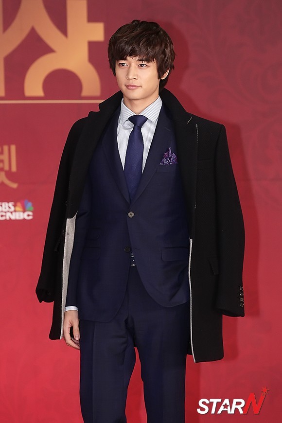 121231 Minho @ 2012 SBS Drama Awards Tumblr_mfwjnloqGh1rsplwwo1_1280