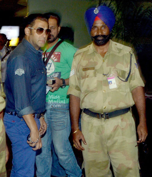 Salman Khan at Mumbai Airport leaving for Dubai for CCL 3 !! Tumblr_minffdHk7j1qctnzso3_r1_1280