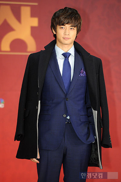 121231 Minho @ 2012 SBS Drama Awards Tumblr_mfwjjyEf351rsplwwo1_500