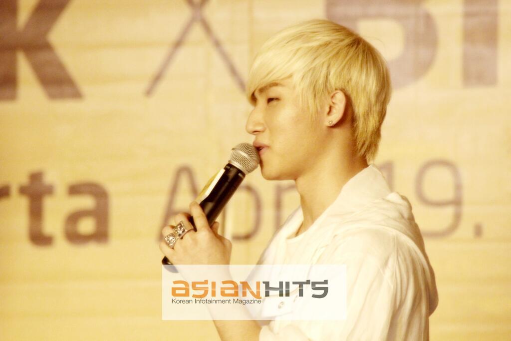 [PhoHD/Vid] Buổi Fanmeeting ở Indonesia (19/4/13) Tumblr_mljx5wOgMf1qb2yato6_1280