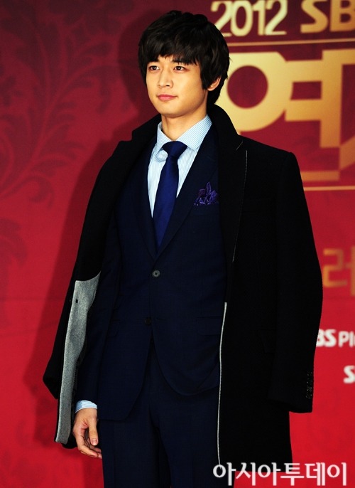 121231 Minho @ 2012 SBS Drama Awards Tumblr_mfwjm5zLnL1rsplwwo1_500
