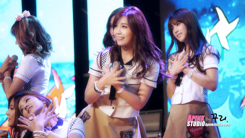 [صور + فيديو] APink في كونسرت Healing بتاريخ 131113 !! Tumblr_mw814jtTbi1sf8k6bo1_500