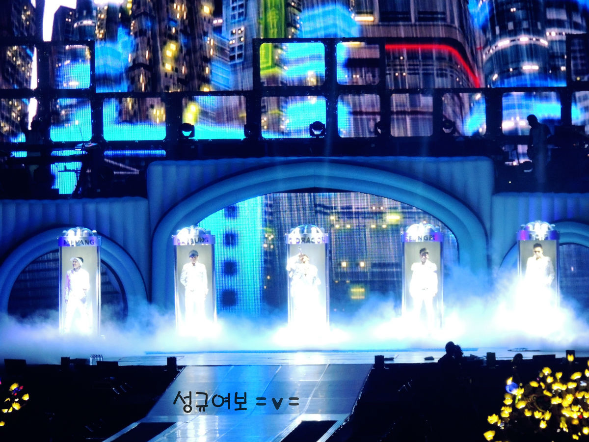 [PhoHD] ALIVE Tour 2012 ở Hồng Kông (8-9-10/12/2012) Tumblr_meqqc38K2n1rhpiaho2_1280