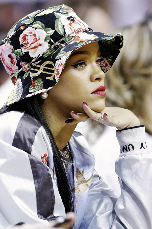 Rihanna. [2] - Page 32 Tumblr_n5b9gbpBCF1ro1dyeo1_500